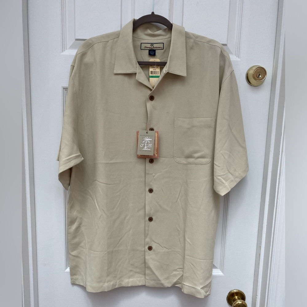 NWT Tommy Bahama Short-Sleeve Button Down Shirt in Light Khaki. 100% Silk. Large
